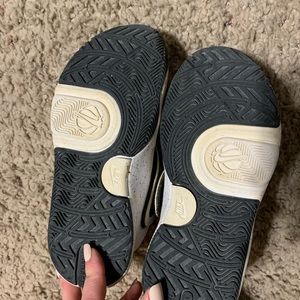 Nike Velcro mid top Little boy 1.5